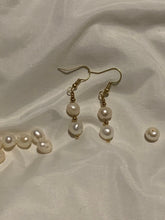 Load image into Gallery viewer, Dainty Pearl Drop Earrings
